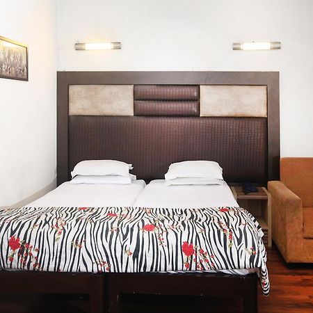 Hotel Oyo 358 Sarojini Nagar Neu-Delhi Exterior foto