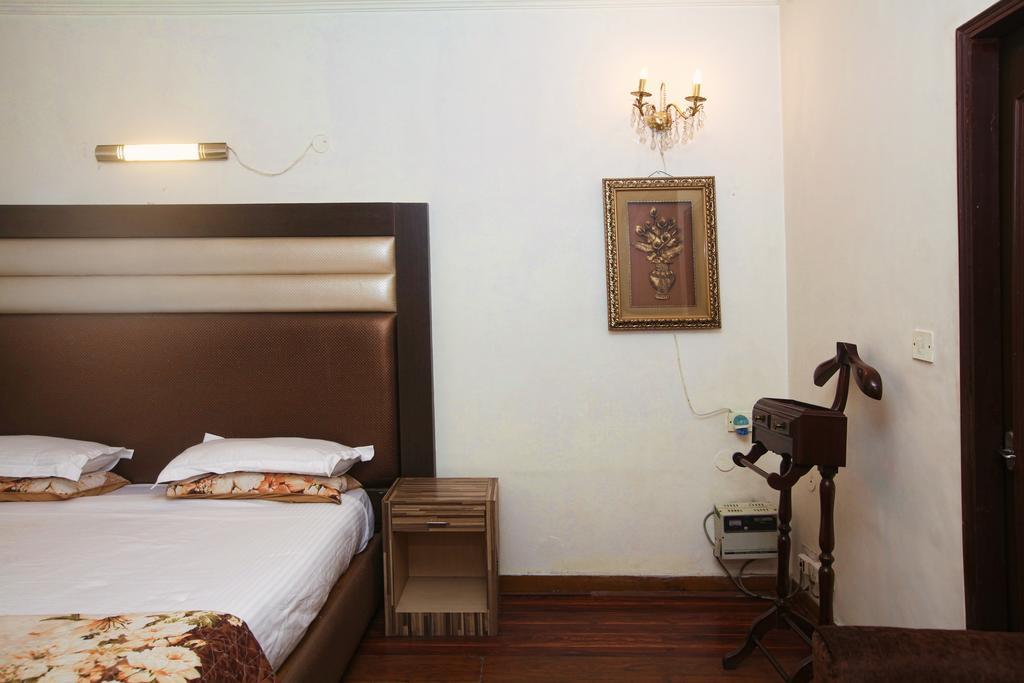 Hotel Oyo 358 Sarojini Nagar Neu-Delhi Exterior foto