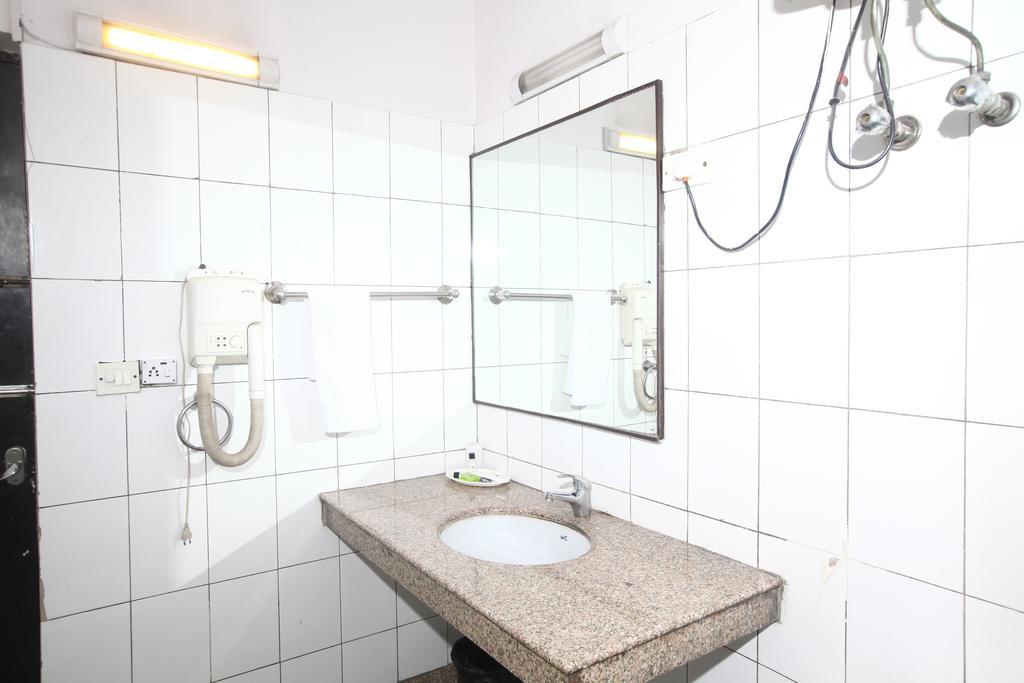 Hotel Oyo 358 Sarojini Nagar Neu-Delhi Exterior foto
