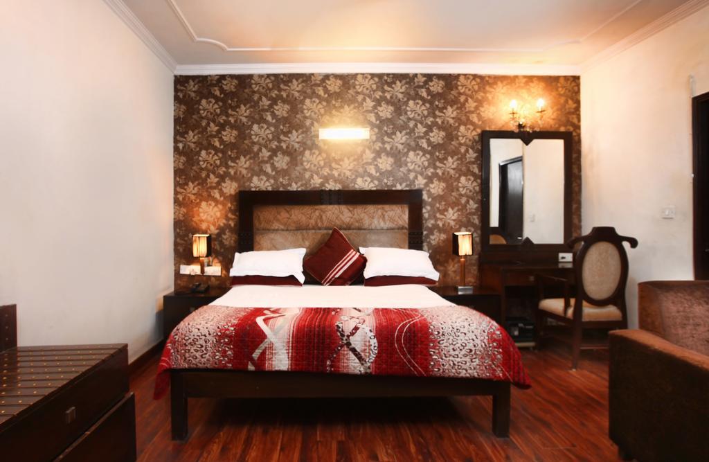 Hotel Oyo 358 Sarojini Nagar Neu-Delhi Zimmer foto