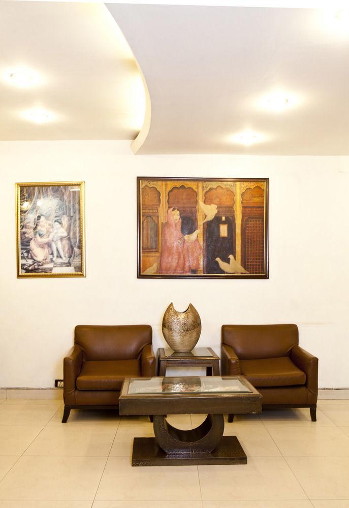 Hotel Oyo 358 Sarojini Nagar Neu-Delhi Exterior foto