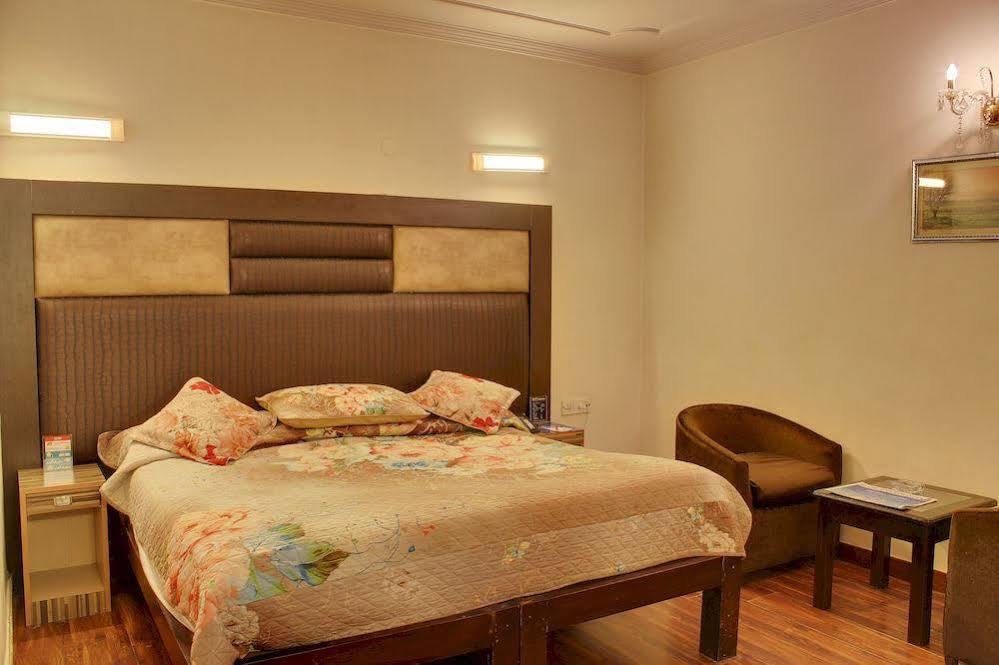 Hotel Oyo 358 Sarojini Nagar Neu-Delhi Exterior foto